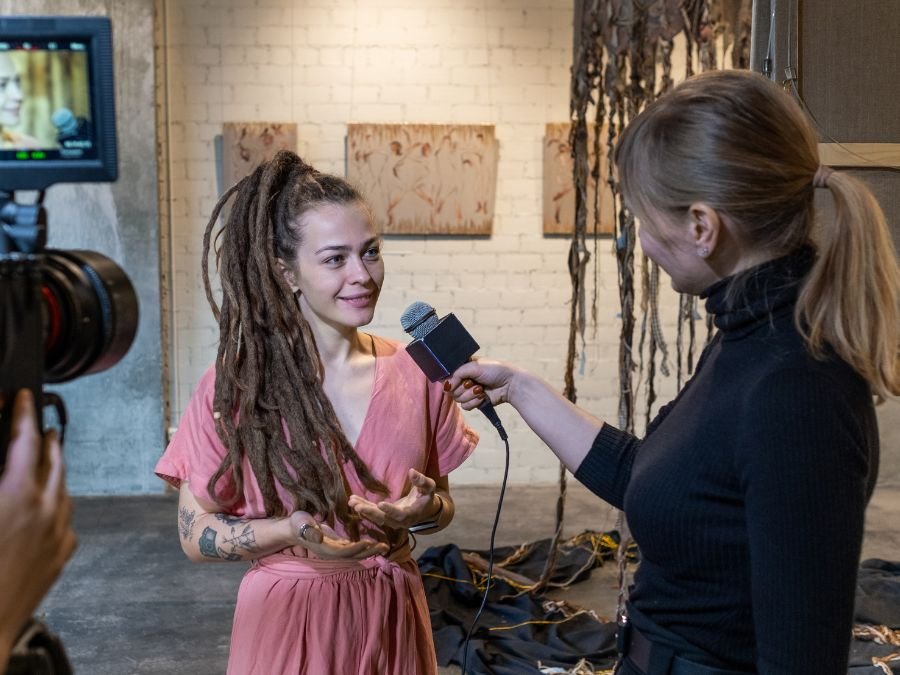 Interviewee sharing her cancer story