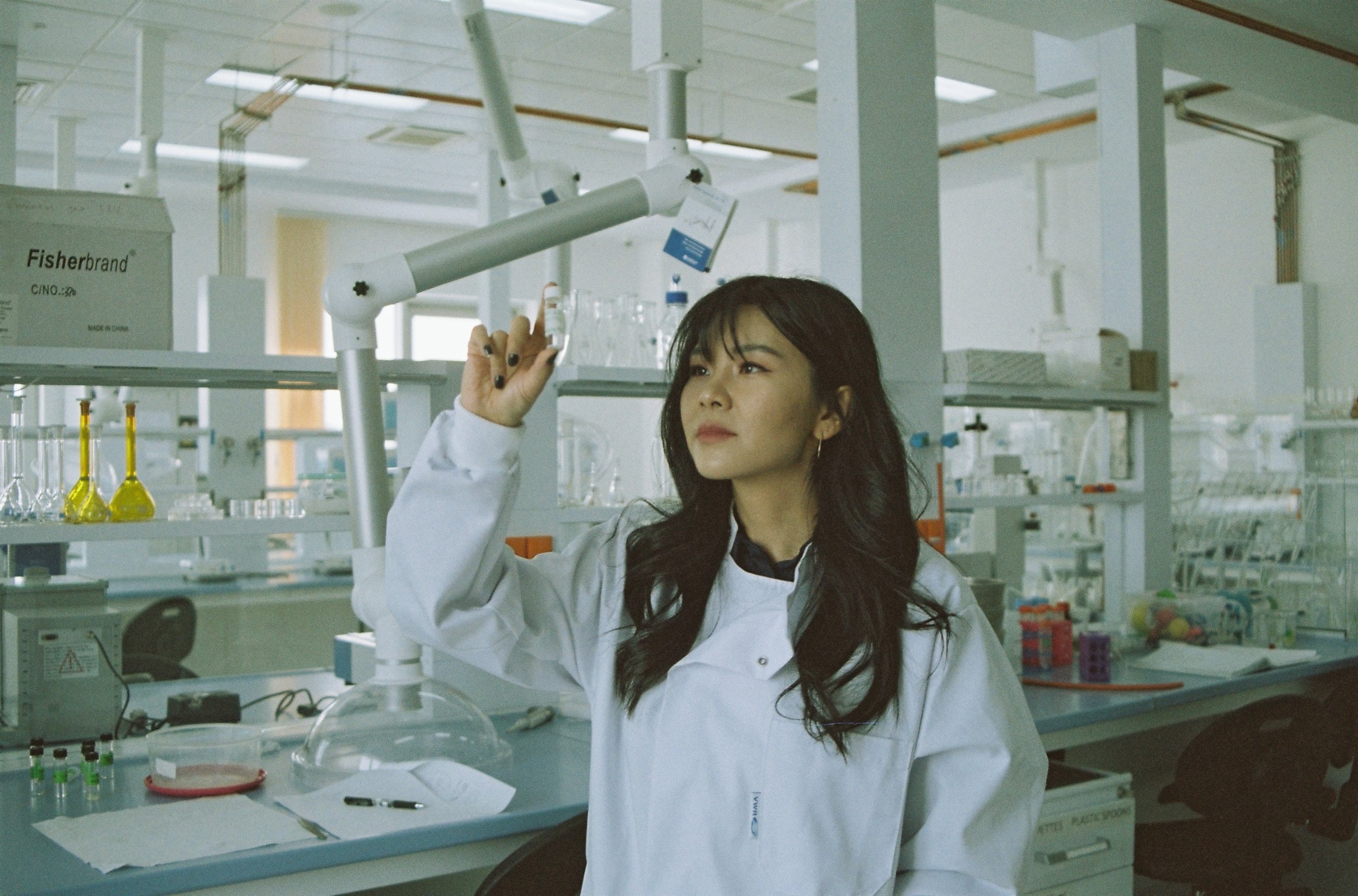 A female oncologist training in new technologies for head and neck cancer treatments